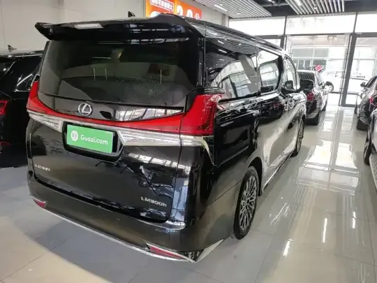 Toyota Vellfire 2023 (33900 км)