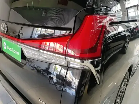 Toyota Vellfire 2023 (33900 км)
