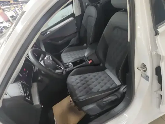 Volkswagen Sagitar 2023 (23700 км)