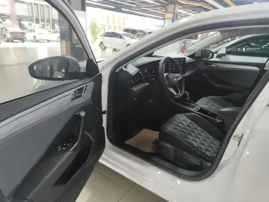 Volkswagen Sagitar 2023 (23700 км)