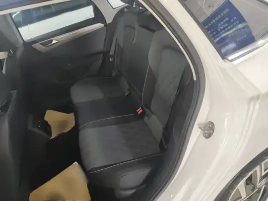Volkswagen Sagitar 2023 (23700 км)