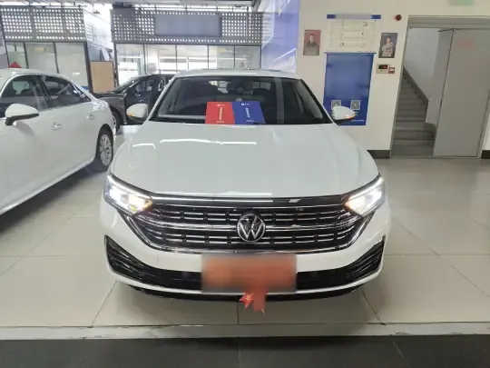 Volkswagen Sagitar 2023 (23700 км)