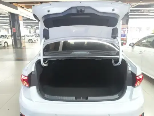 Volkswagen Sagitar 2023 (23700 км)