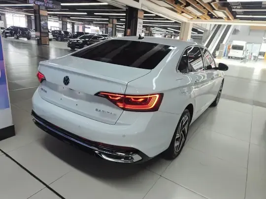 Volkswagen Sagitar 2023 (23700 км)