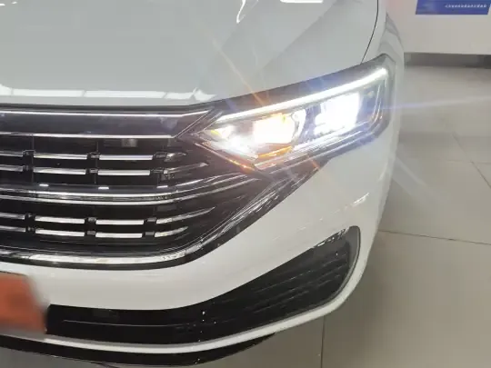 Volkswagen Sagitar 2023 (23700 км)