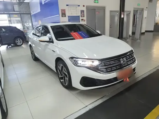 Volkswagen Sagitar 2023 (23700 км)