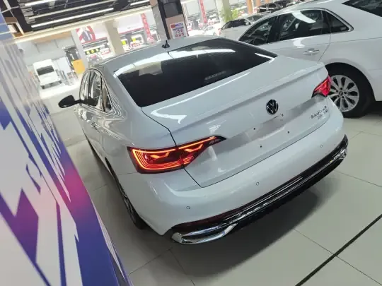Volkswagen Sagitar 2023 (23700 км)