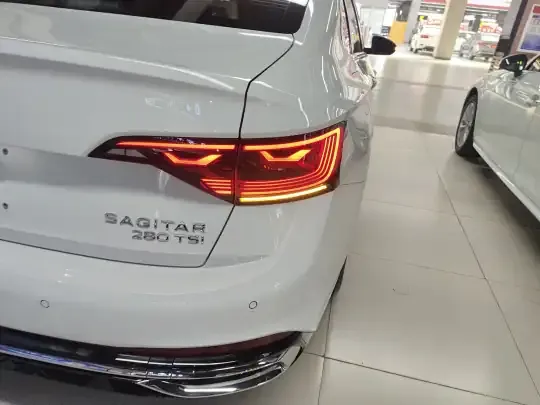 Volkswagen Sagitar 2023 (23700 км)