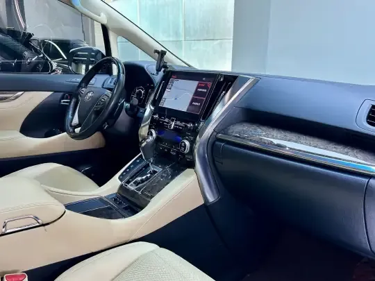 Toyota Alphard 2023 (69800 км)