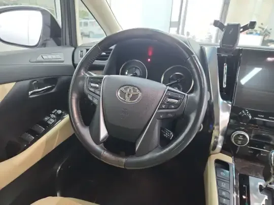 Toyota Alphard 2023 (69800 км)