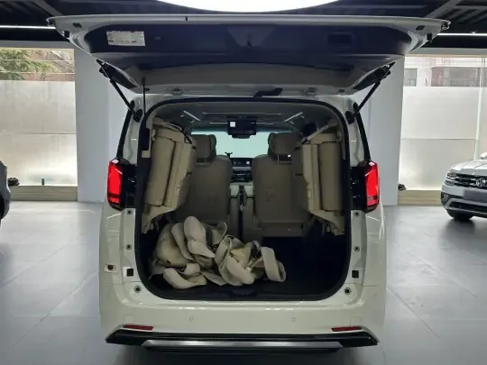 Toyota Alphard 2023 (69800 км)