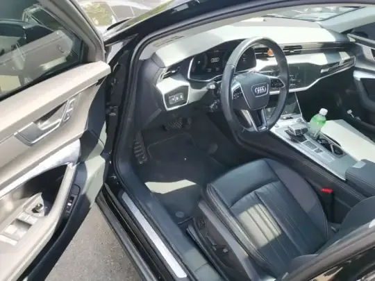 Audi A6 2023 (17100 км)