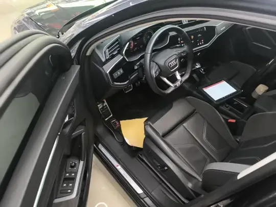 Audi Q3 Sportback 2023 (7100 км)