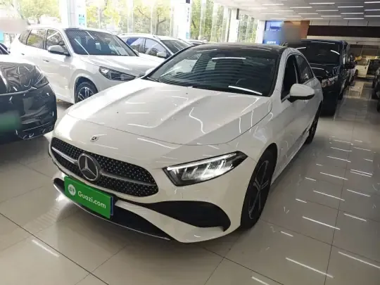 Mercedes-Benz A-Class 2023 (15300 км)