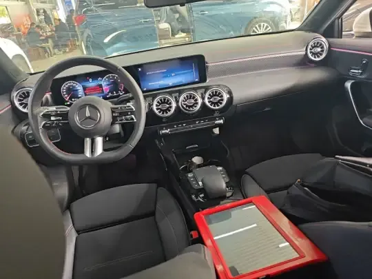 Mercedes-Benz A-Class 2023 (15300 км)