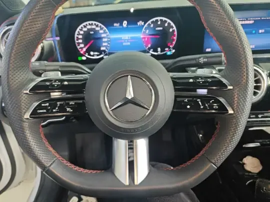 Mercedes-Benz A-Class 2023 (15300 км)