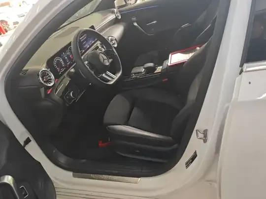 Mercedes-Benz A-Class 2023 (15300 км)
