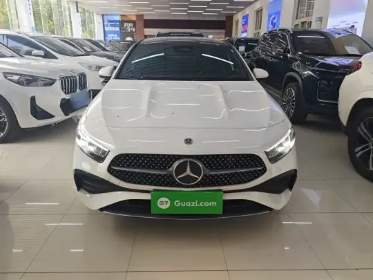 Mercedes-Benz A-Class 2023 (15300 км)