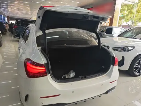 Mercedes-Benz A-Class 2023 (15300 км)