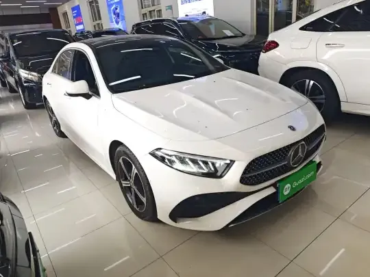 Mercedes-Benz A-Class 2023 (15300 км)