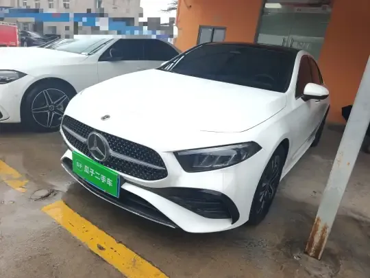 Mercedes-Benz A-Class 2023 (42400 км)