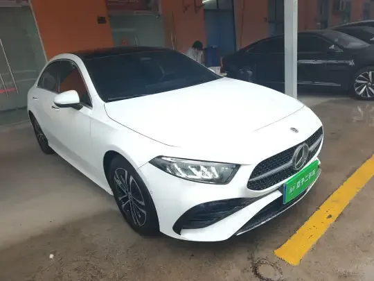 Mercedes-Benz A-Class 2023 (42400 км)