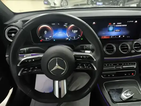 Mercedes-Benz E-Class 2023 (24400 км)