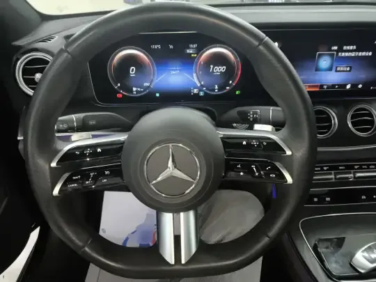Mercedes-Benz E-Class 2023 (24400 км)