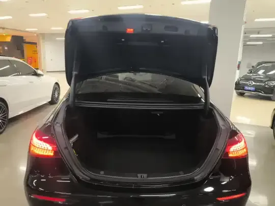 Mercedes-Benz E-Class 2023 (24400 км)