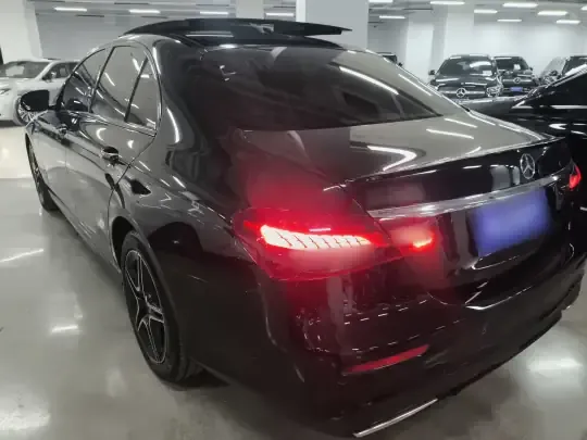 Mercedes-Benz E-Class 2023 (24400 км)