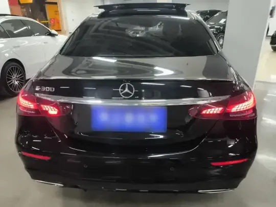 Mercedes-Benz E-Class 2023 (24400 км)