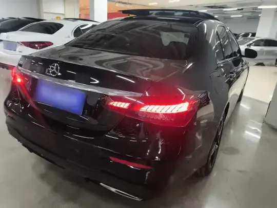 Mercedes-Benz E-Class 2023 (24400 км)
