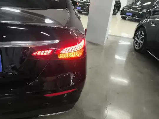 Mercedes-Benz E-Class 2023 (24400 км)