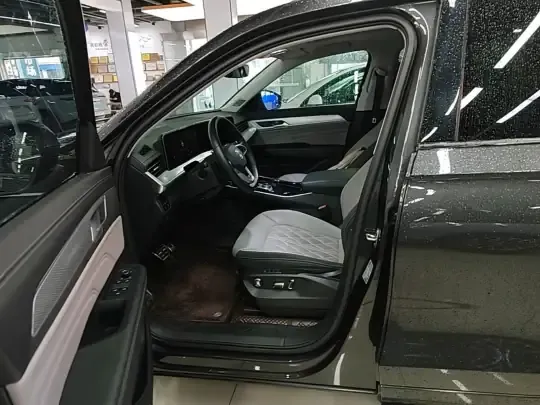 Volkswagen Tavendor 2023 (27000 км)