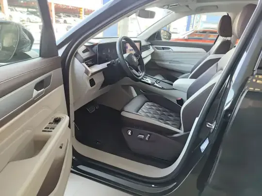 Volkswagen Tavendor 2023 (1400 км)