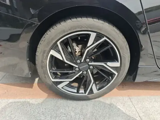 Lynk & Co 03 2023 (20500 км)