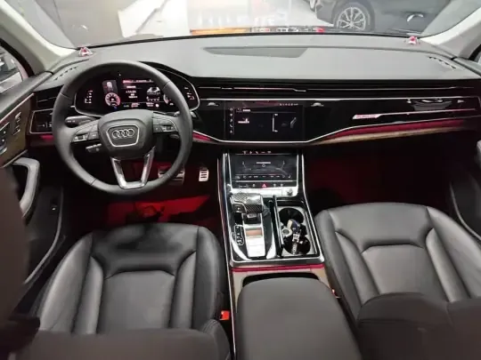 Audi Q7 2023 (43300 км)
