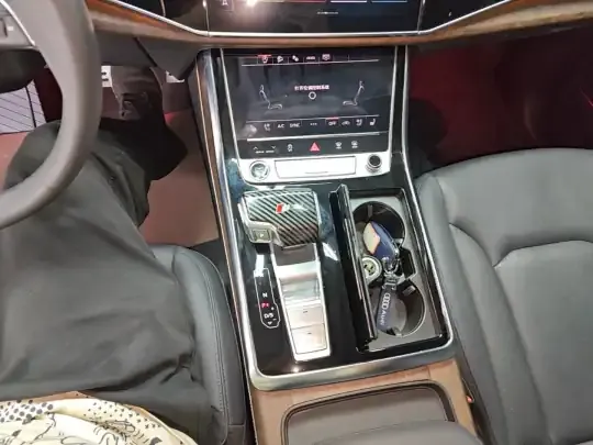 Audi Q7 2023 (43300 км)