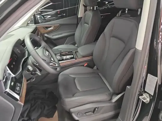 Audi Q7 2023 (43300 км)