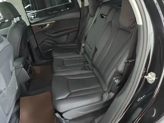 Audi Q7 2023 (43300 км)