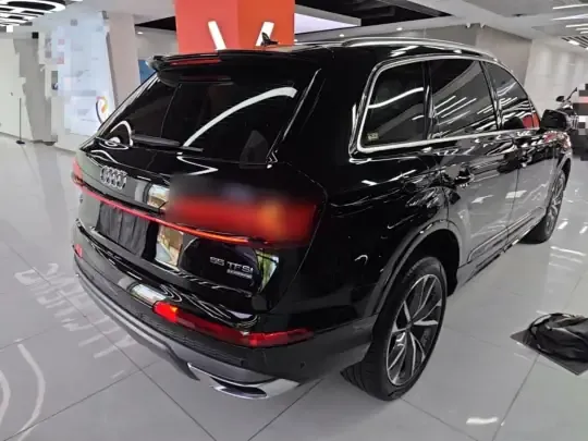 Audi Q7 2023 (43300 км)