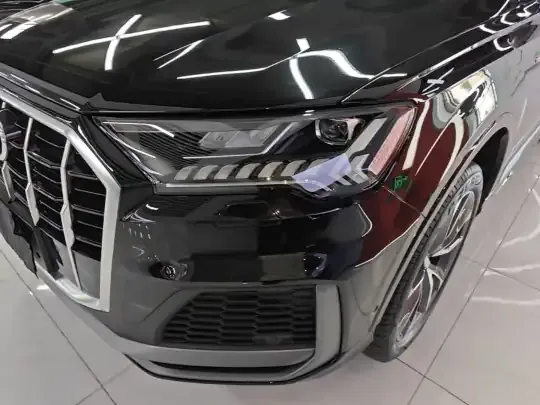 Audi Q7 2023 (43300 км)