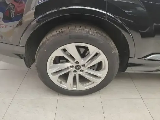 Audi Q7 2023 (76200 км)