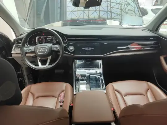 Audi Q7 2023 (76200 км)