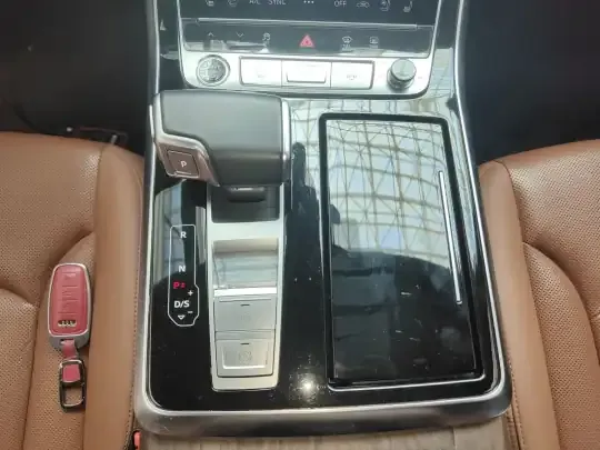Audi Q7 2023 (76200 км)