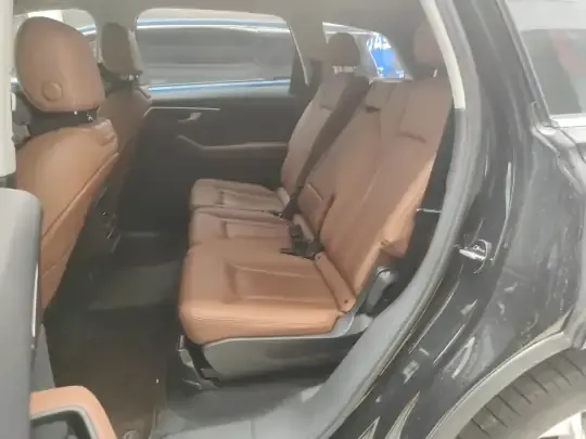 Audi Q7 2023 (76200 км)