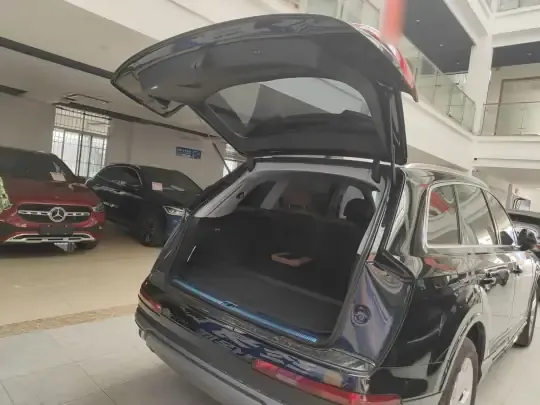 Audi Q7 2023 (76200 км)