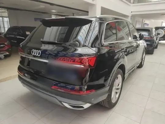 Audi Q7 2023 (76200 км)
