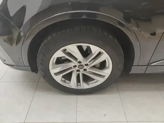 Audi Q7 2023 (76200 км)