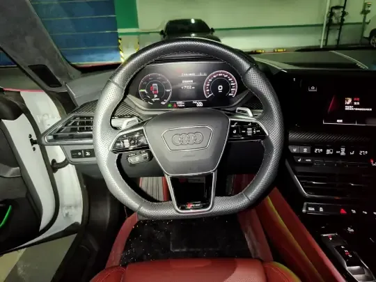 Audi RS e-tron GT 2023 (9500 км)
